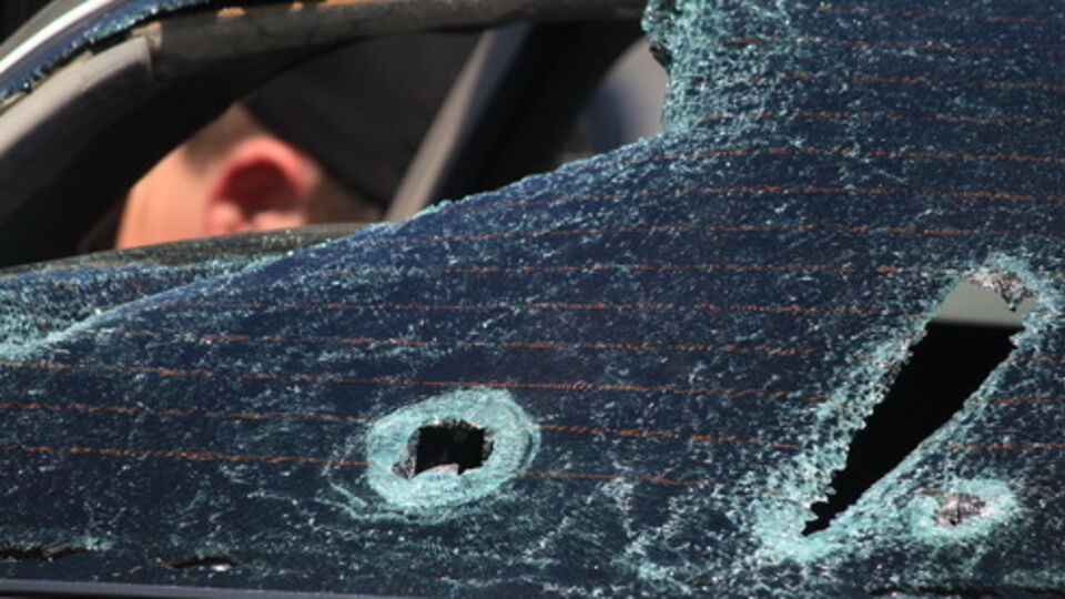 На дороге при въезде в Винницу произошла стрельба, двое погибших. Фоторепортаж