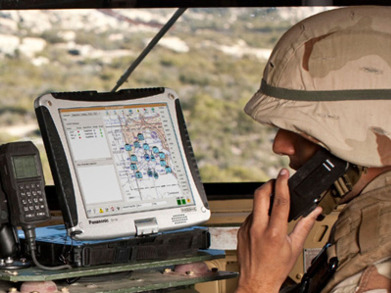 За полтора года войны на востоке Украины так и не была налажена единая система армейской связи, защищающая украинских бойцов от прослушки и глушения сигнала со стороны противника