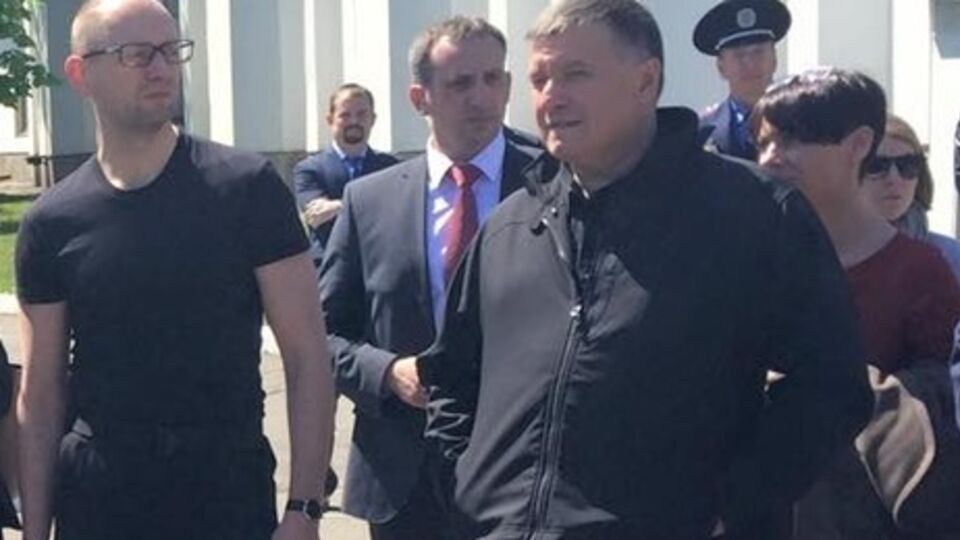 "Апостроф": Аваков зарабатывает больше, чем Яценюк