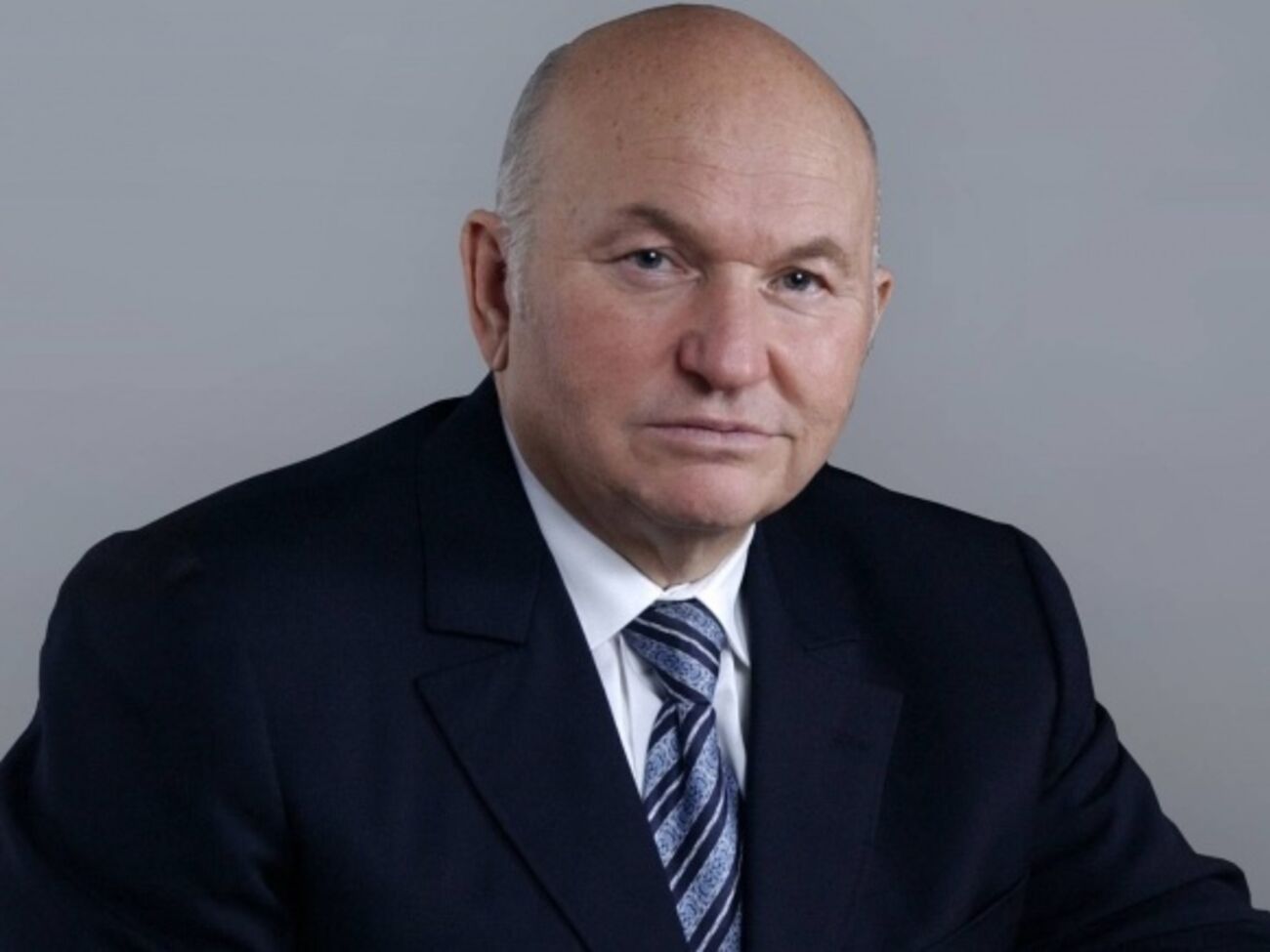 Юрий Лужков: Продукты можно было бы отправлять в детские дома и колонии