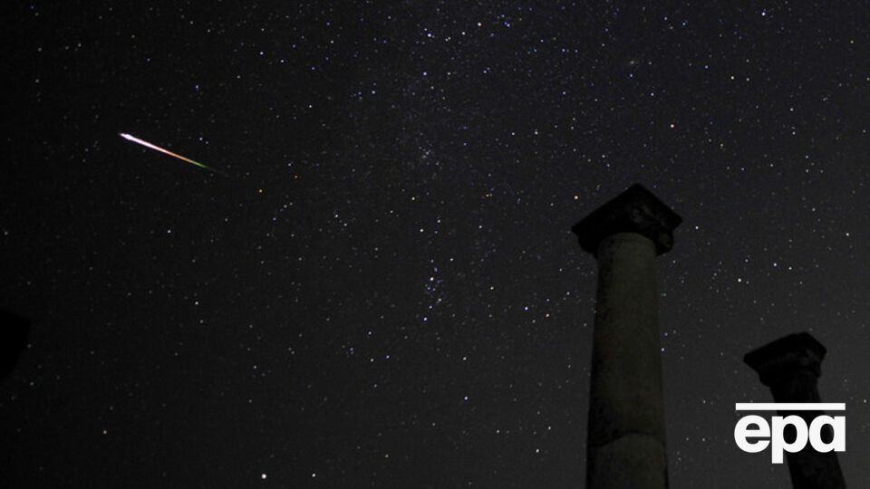 Персеиды --- одно из самых красивых космических явлений, которые можно наблюдать с Земли без специального оборудования