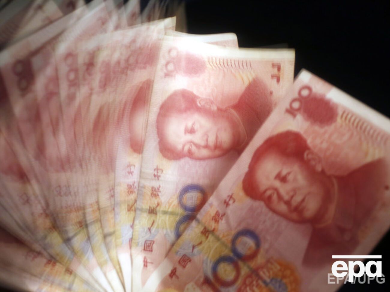 Центробанк девальвировал юань