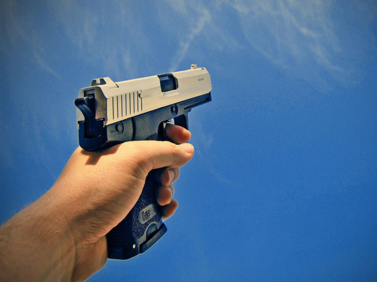 После драки со стрельбой два человека попали в больницу