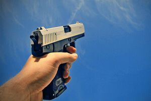 После драки со стрельбой два человека попали в больницу