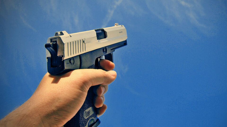 После драки со стрельбой два человека попали в больницу