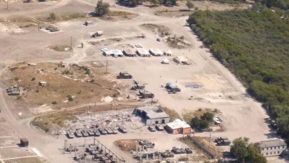 Волонтеры с помощью беспилотников сняли базу боевиков под Луганском