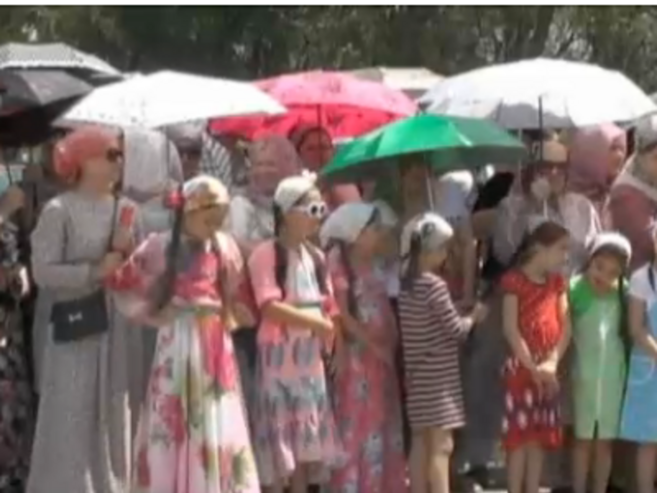 В Грозном открылся женский пляж, огороженный забором