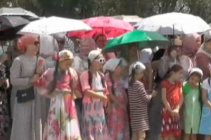 В Грозном открылся женский пляж, огороженный забором