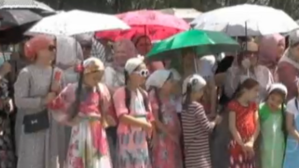 В Грозном открылся женский пляж, огороженный забором