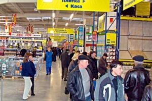 Мечинский: К концу 2014 года "Практикер Украина" вывезла из гипермаркета в Макеевке около 70% товара и оборудования