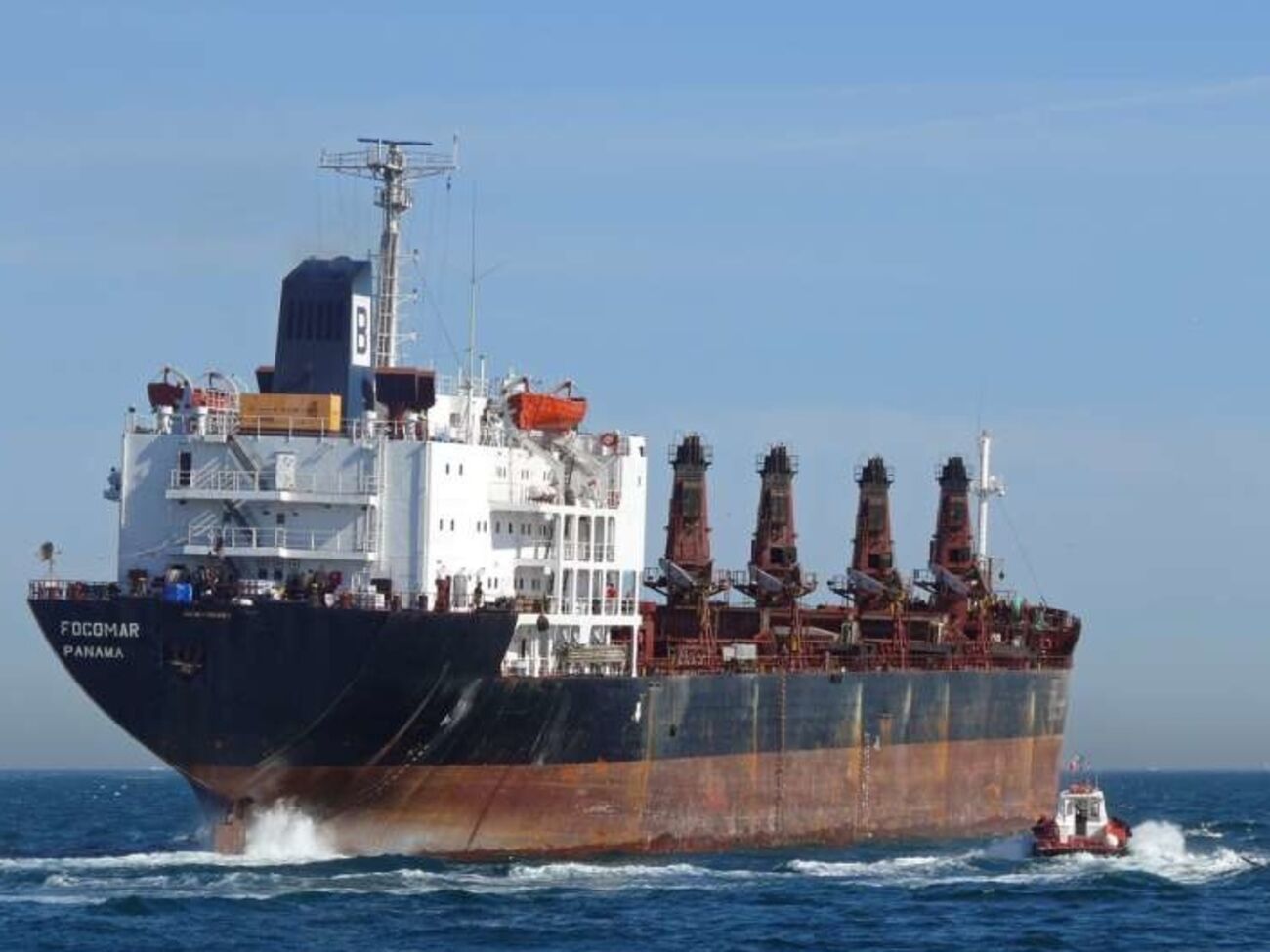 По данным МИД РФ, всем членам экипажа удалось высадиться на острове Самха