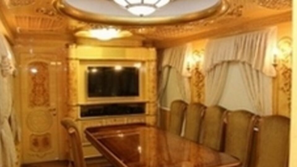 Конференц-зал вагона-салона для VIP-поездок