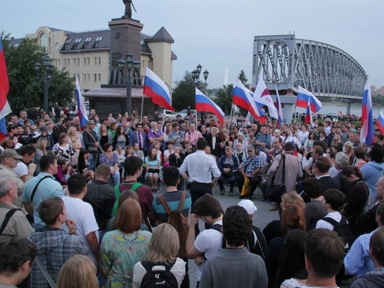 В Новосибирске состоялся народный сход "За честные выборы". Фоторепортаж