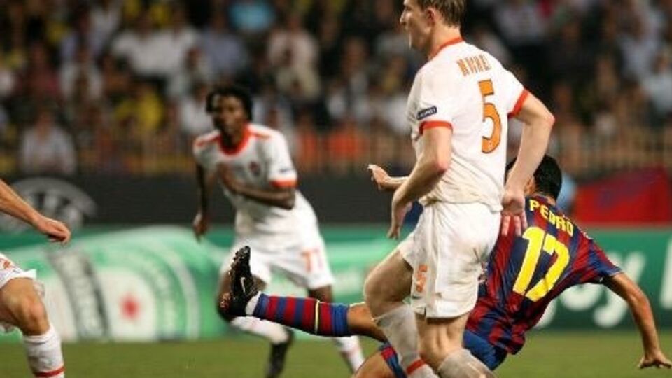 Футболисты "Барселоны" в пятый раз выиграли Суперкубок УЕФА