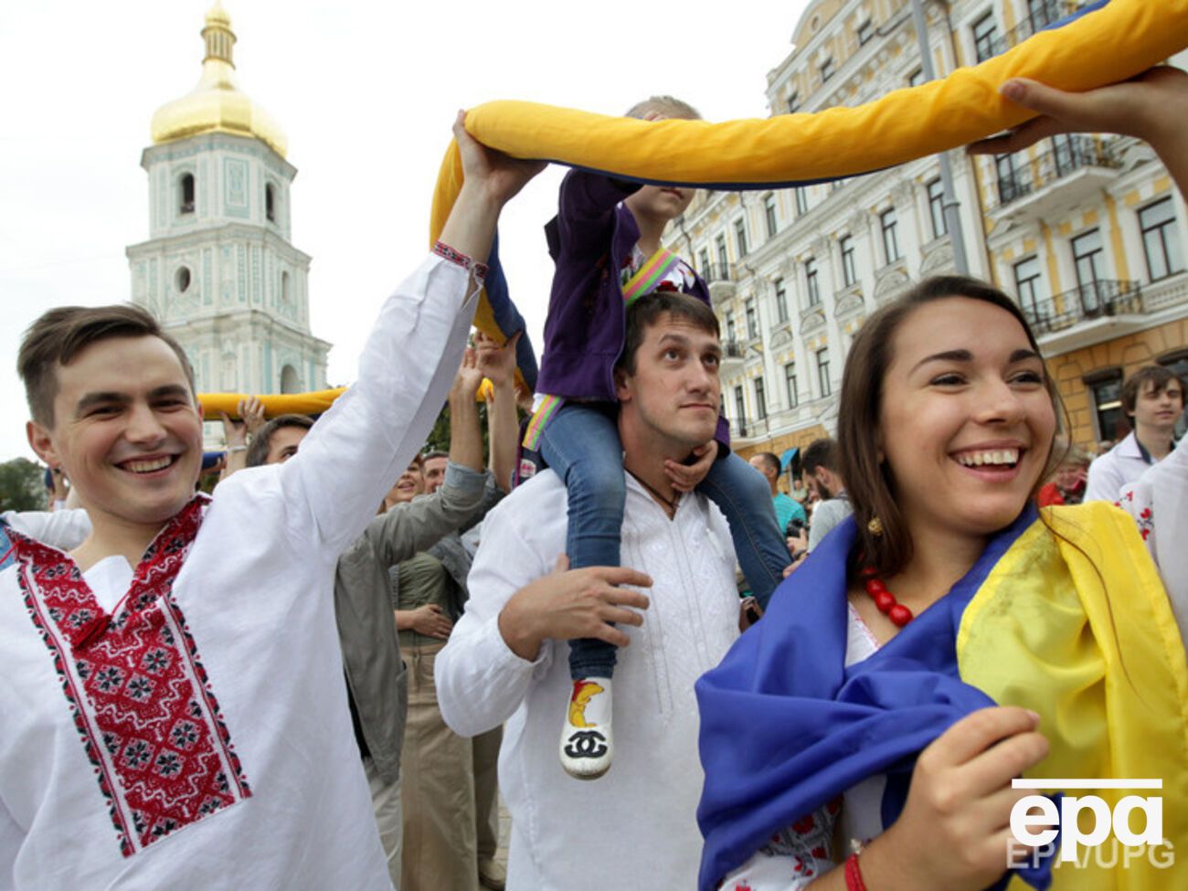 Украинцам важно жить в демократической стране