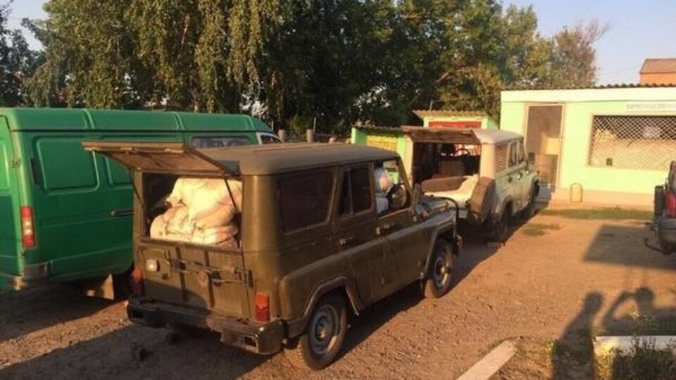 Злоумышленники переправляли товары через границу на автомобилях местных жителей
