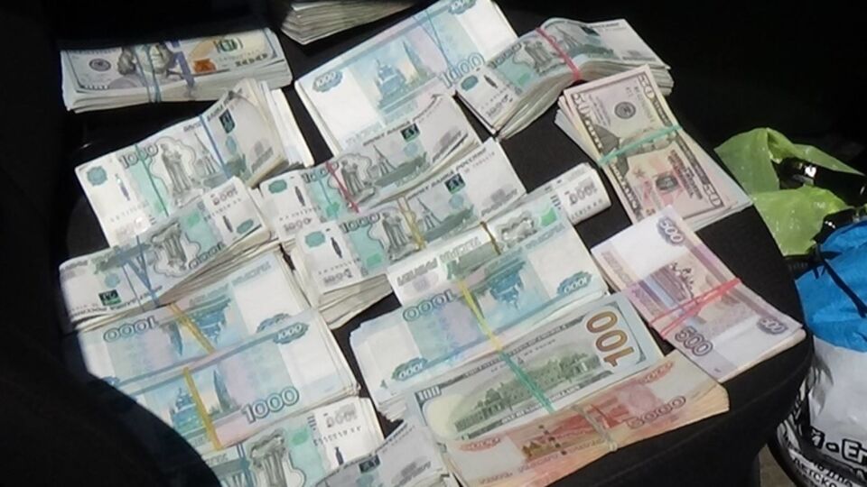 На линии разграничения задержали машину с деньгами, спрятанными в тайнике