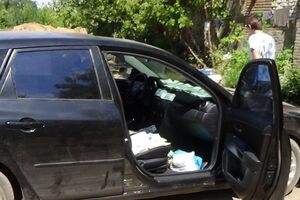 Автомобиль с деньгами и банковскими карточками, пытавшийся проехать на территорию, подконтрольную "ДНР", все-таки задержали