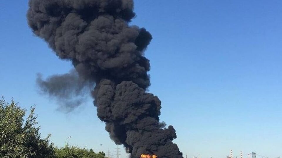 Москва-река загорелась