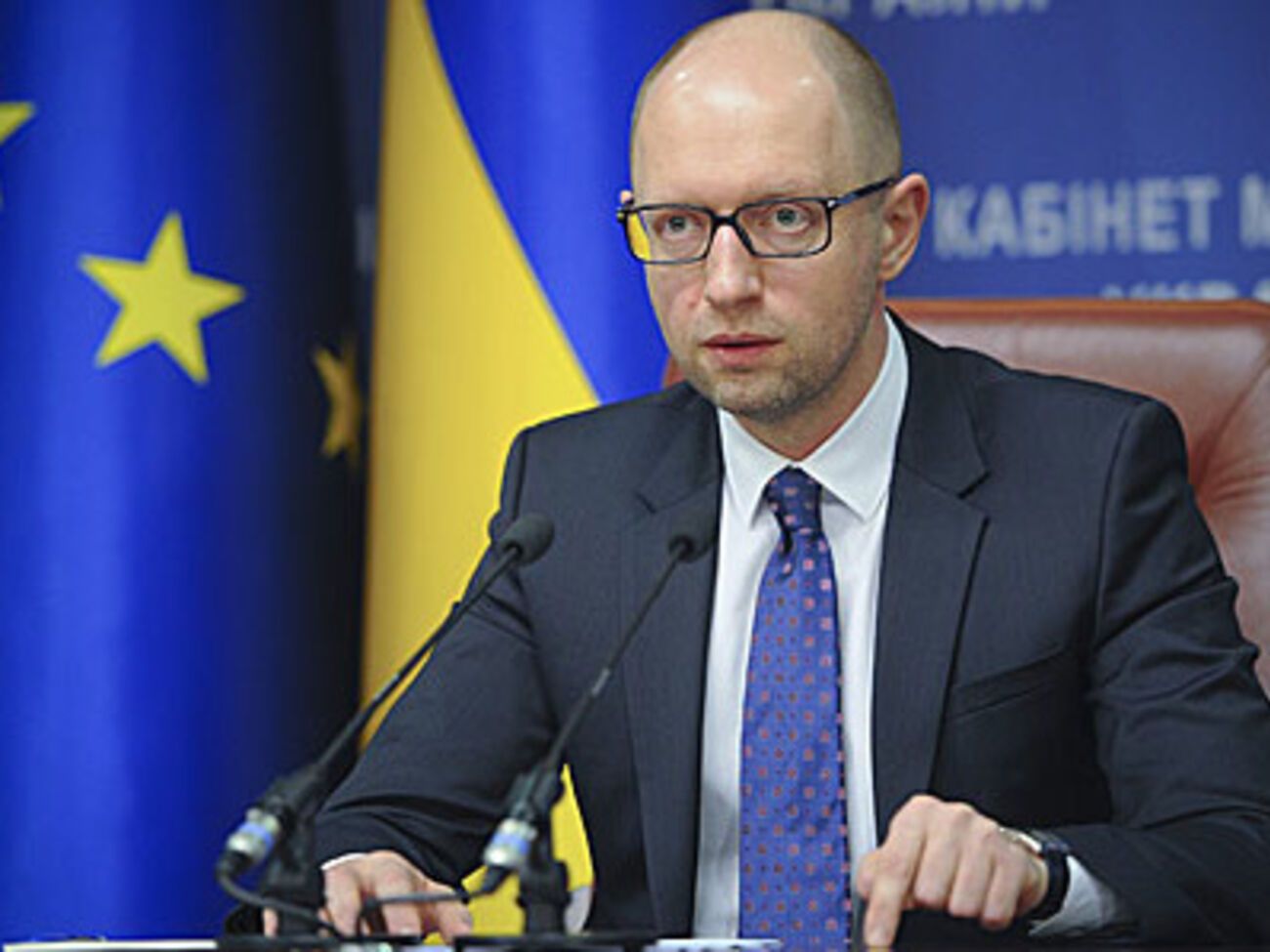 Яценюк поручил помочь Польше решить энергетическую проблему