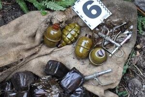 СБУ: В тайнике найдены четыре гранатомета РПГ-22, гранаты Ф-1 и РГД-5 и более 700 патронов
