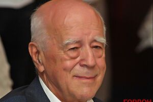 Виталий Коротич: Понятия не имею, где Янукович живет или скрывается, у меня нет возможностей выяснить это, но хочется узнать, как он относится к происходящему, "разговорить" его