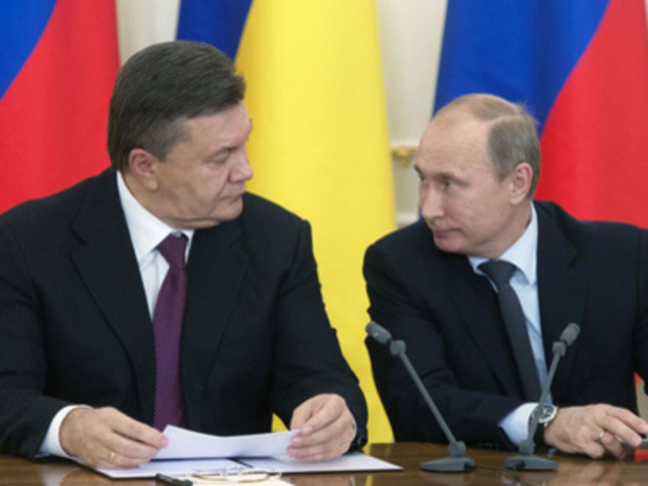 Октисюк: Янукович может возглавить подконтрольное Москве "большое Приднестровье" уже после Нового года