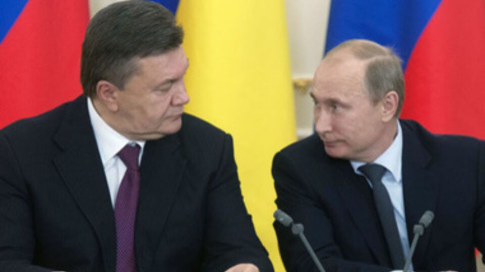 Октисюк: Янукович может возглавить подконтрольное Москве "большое Приднестровье" уже после Нового года