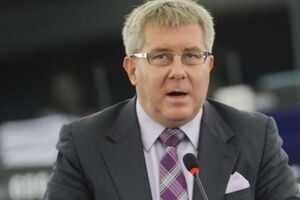 Рышард Чарнецкий: Евросоюз должен противостоять пророссийскому лобби, которое активно действует не только в бизнесе, но даже и в официальных структурах ЕС