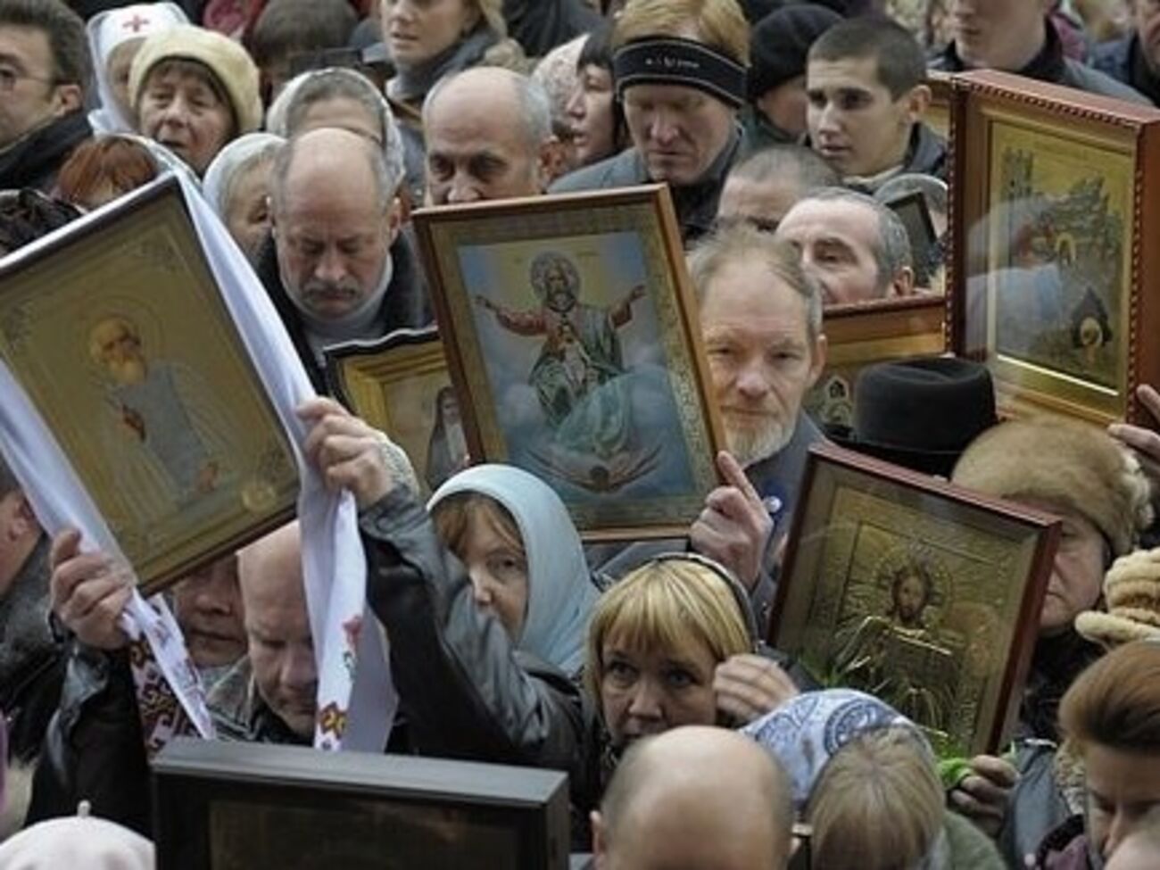 Большинство жителей России ставят чувства верующих превыше свободы слова и свободы художественного самовыражения