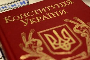 Общественные деятели, представители политики, науки и культуры просят президента Порошенко не вносить изменения в Конституцию Украины