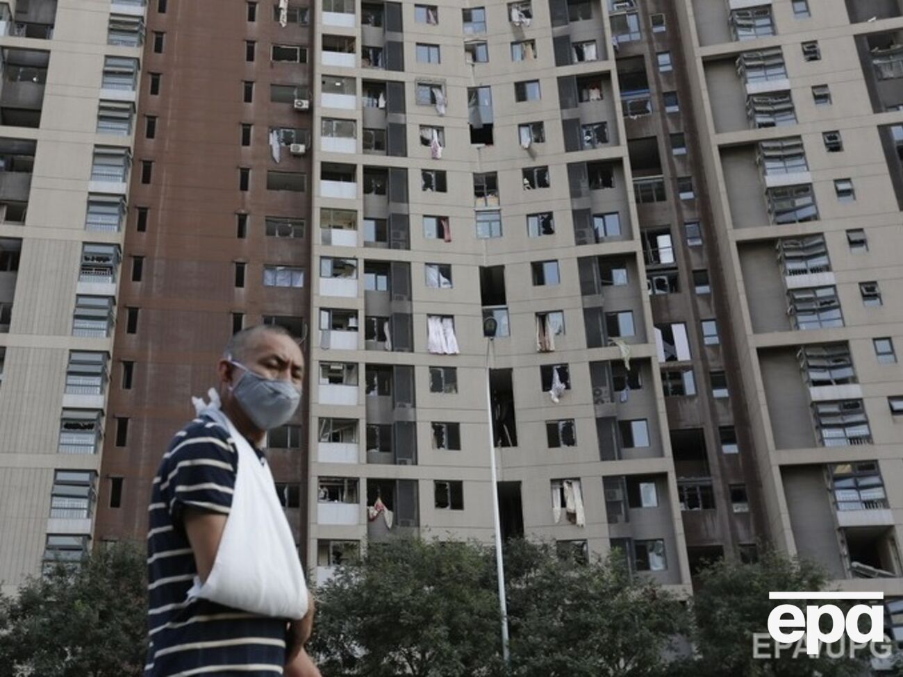 Из-за взрыва в домах в радиусе нескольких километров вылетели окна, сгорели сотни машин, которые находились на стоянках