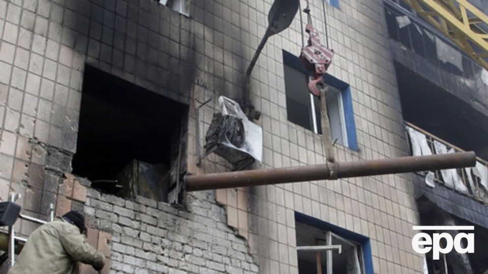 Целенаправленно разрушая инфраструктуру Донбасса, боевики продолжают обстреливать гражданские здания