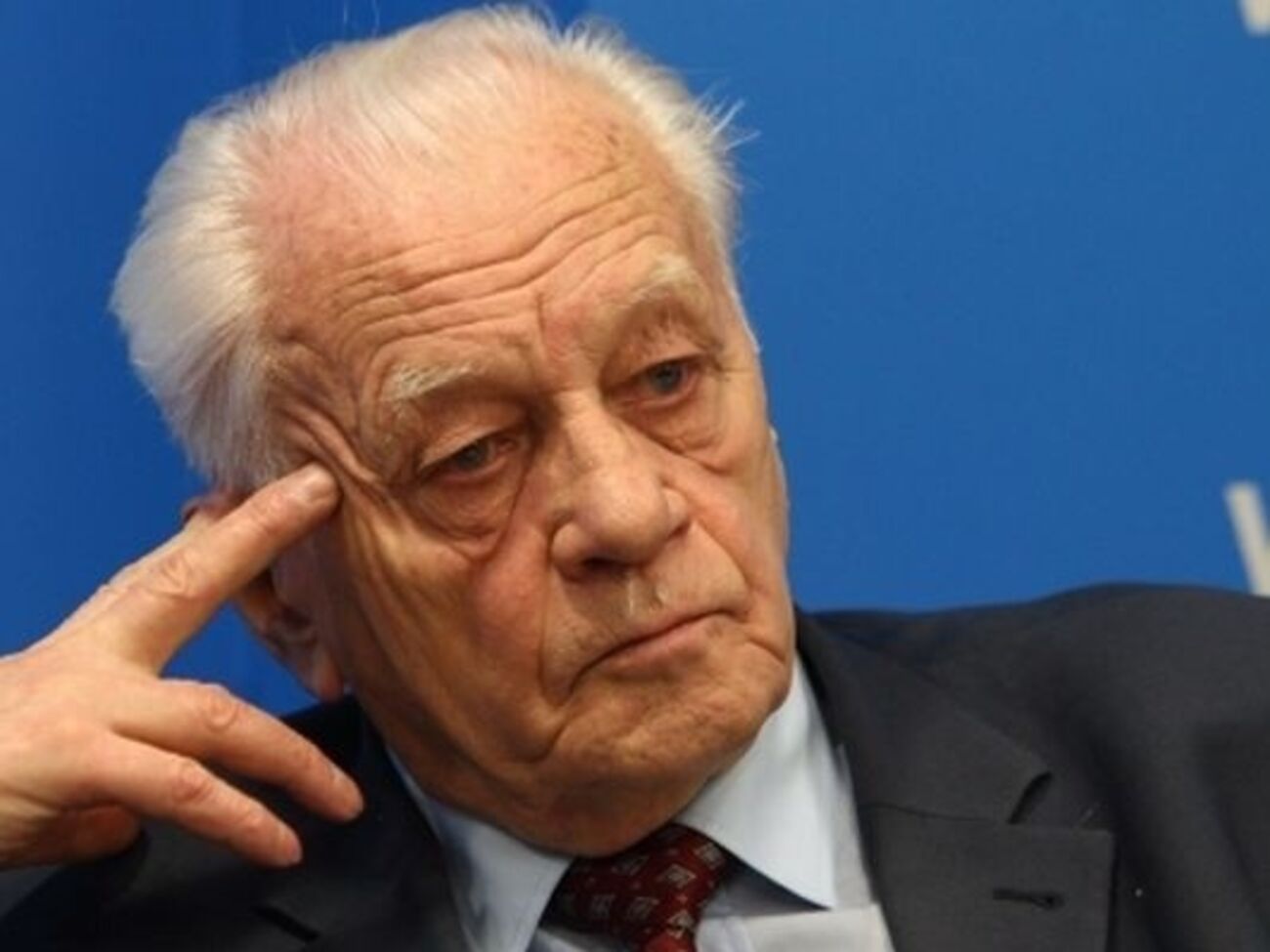 Хмара: Президент как верховный главнокомандующий не выполняет своих конституционных обязанностей, а лезет менять Конституцию