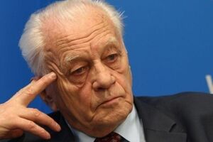 Хмара: Президент как верховный главнокомандующий не выполняет своих конституционных обязанностей, а лезет менять Конституцию