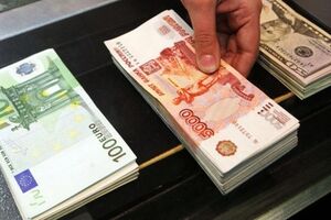 На Московской бирже курс евро на уровне 72,4330 руб. за евро