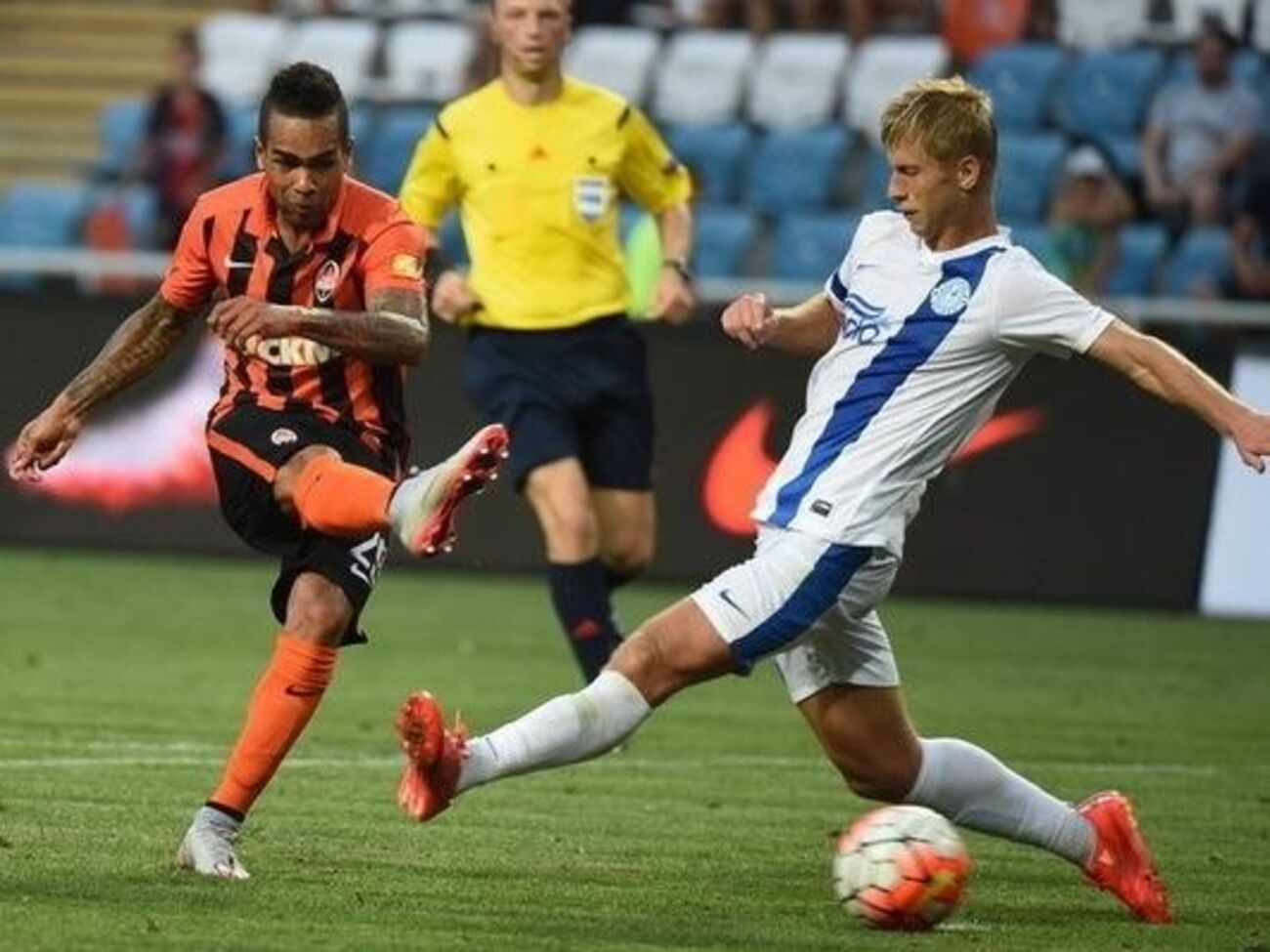 "Шахтер" --- "Днепр" сыграли 0:2