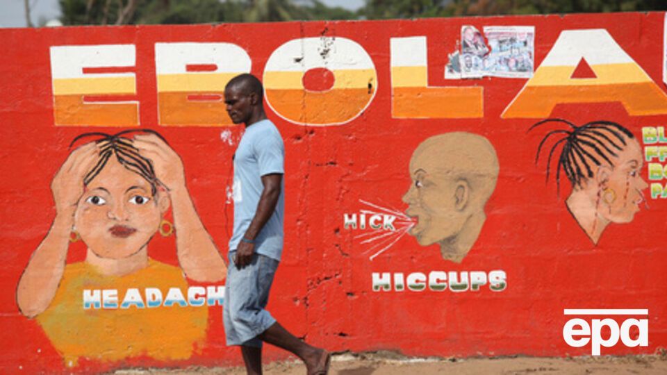 Люди сидели в своих домах с того момента, когда от Эболы умер один из посетителей их села