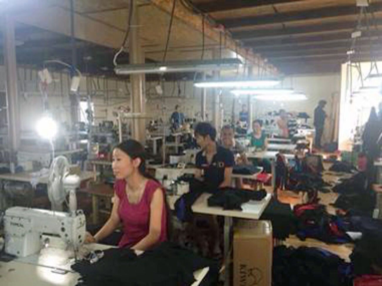 В подпольных цехах работали иностранцы, которые попали в Украину незаконным путем