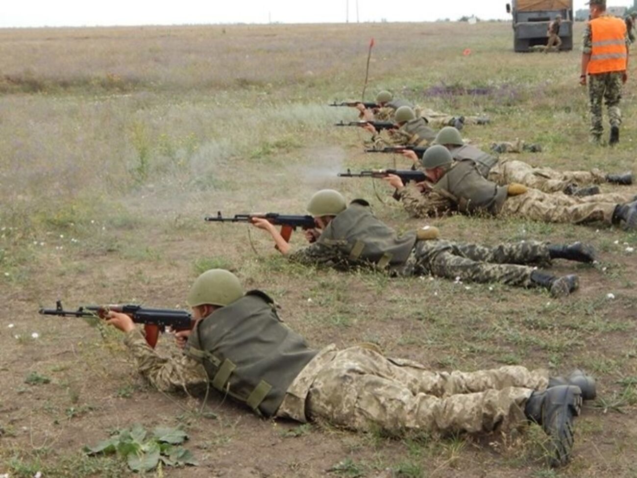 Курсанты первого курса факультета ВМС Одесской морской академии на полигоне