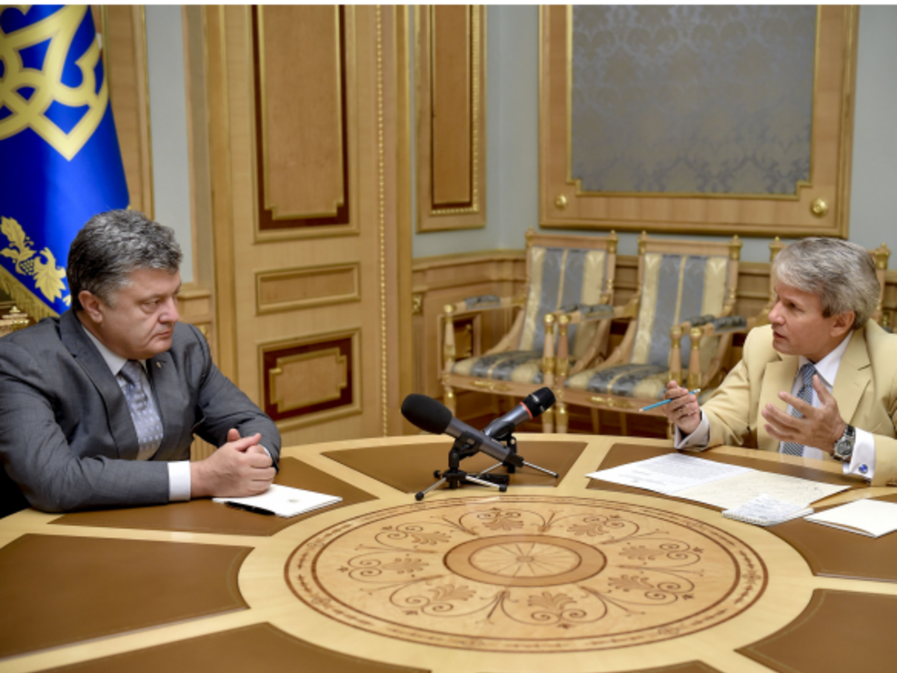 Президент Петр Порошенко и уполномоченный по правам людей с инвалидностью Валерий Сушкевич