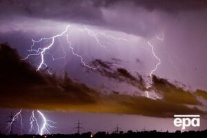 Молния в Индии в это время года --- явление нередкое