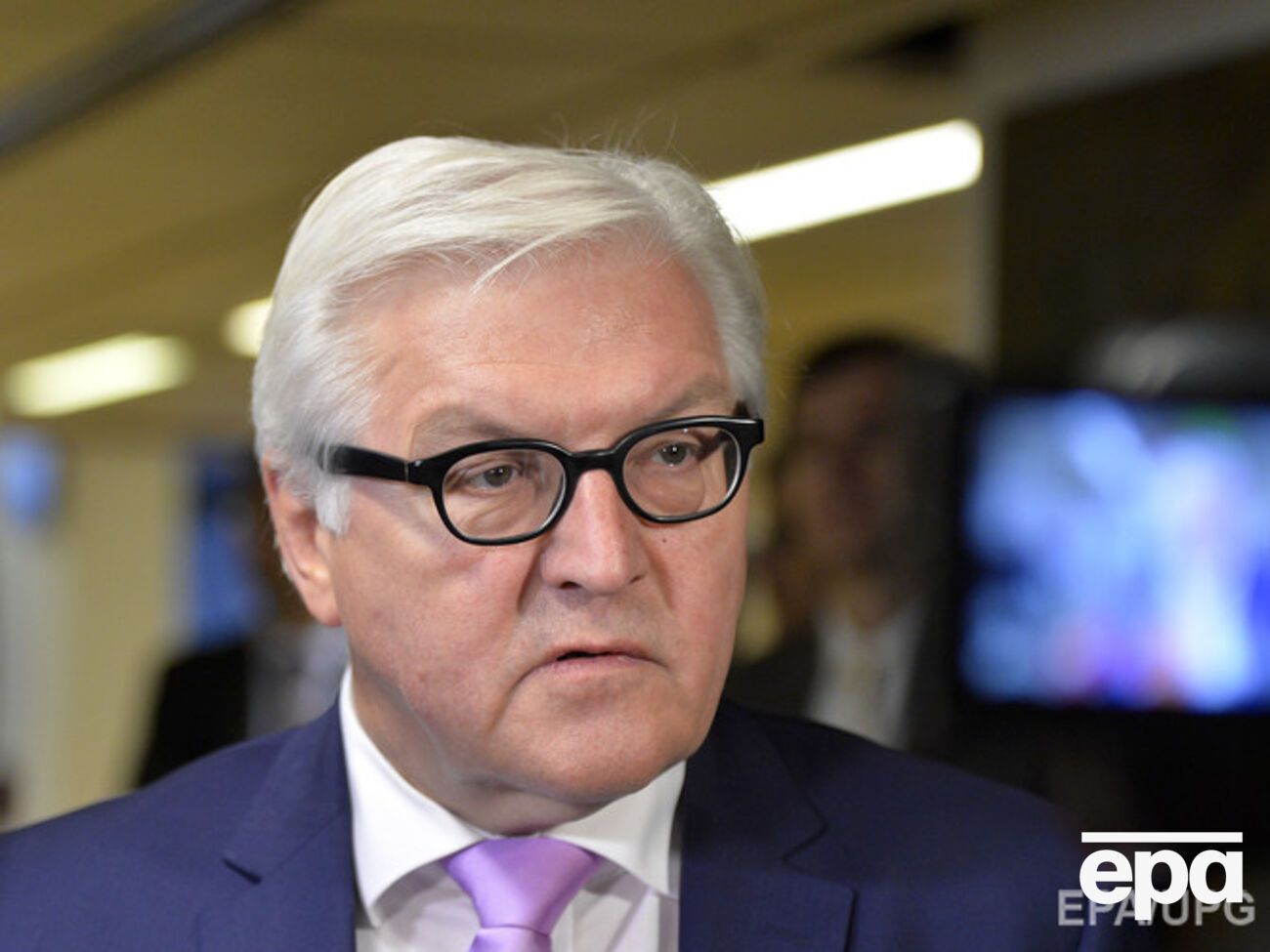 Штайнмайер назвал ситуацию на Донбассе взрывоопасной