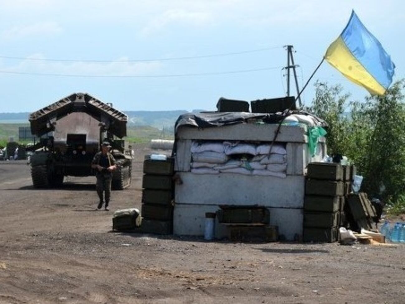 Боевики продолжают обстреливать украинские блокпосты