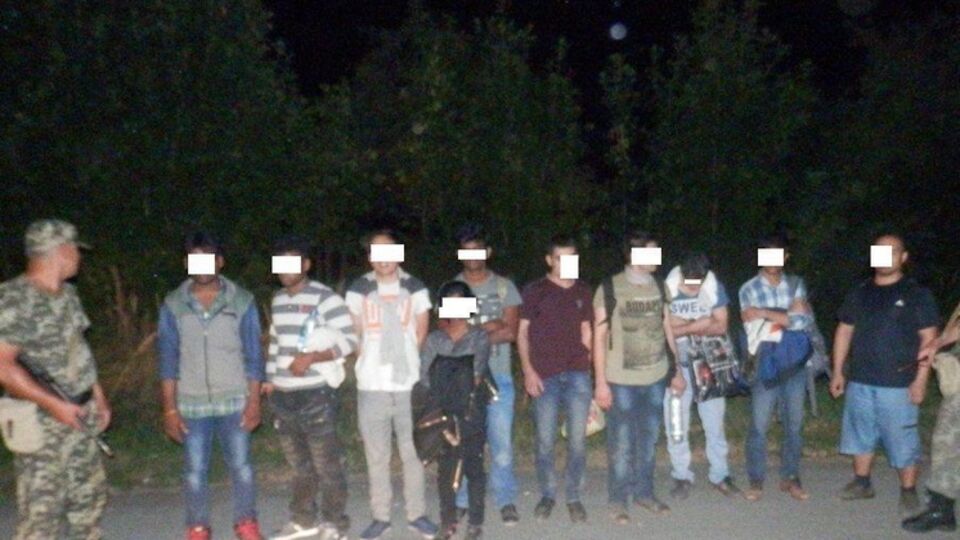 Пограничники задержали 15 нелегалов