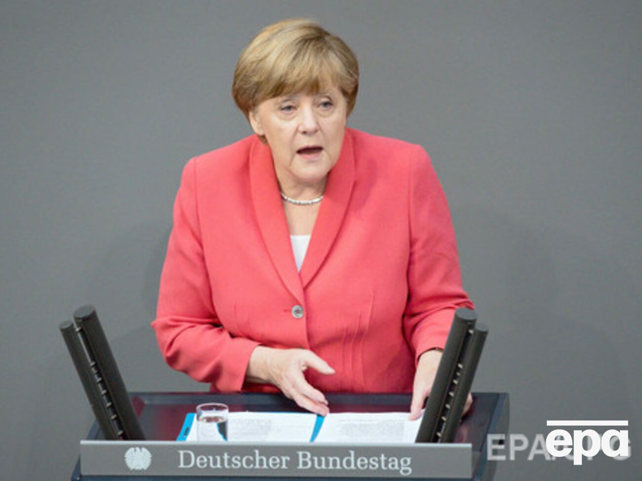 Меркель выступила против списания долгов Греции