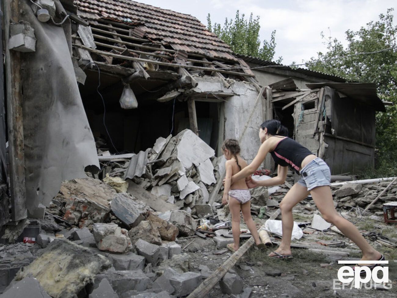 Под Мариуполем в результате обстрела боевиков пострадали мирные жители