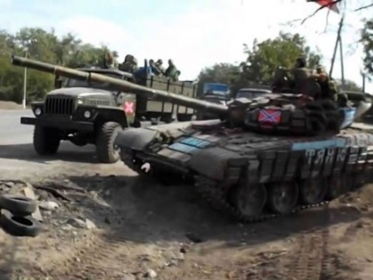 Тука: Боевики обстреливают Золотое-4 из танка