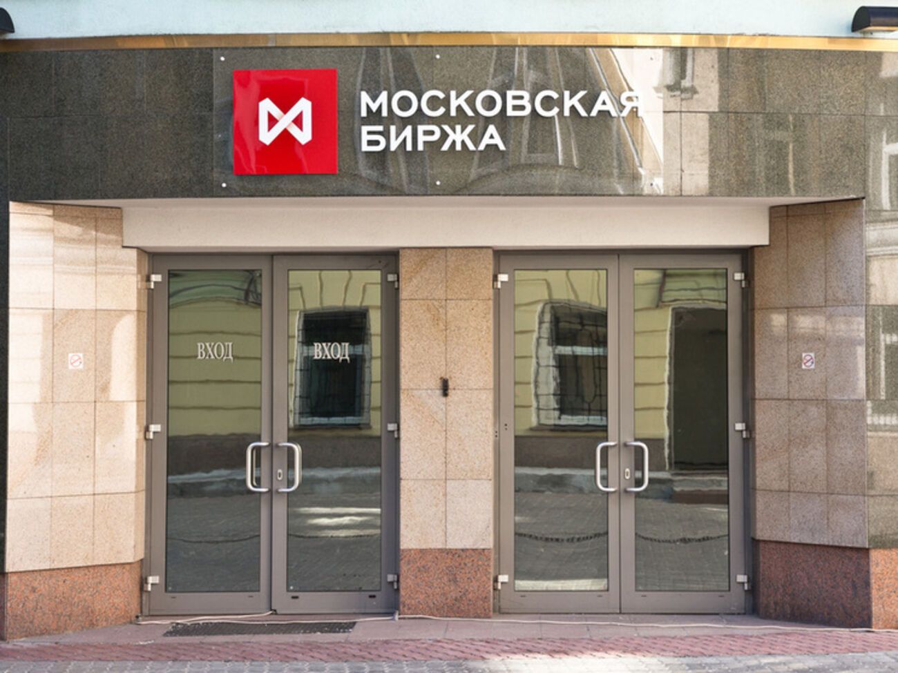 Центробанку РФ нужно сделать паузу хотя бы на месяц, считает менеджер GHP Group в Москве Федор Бизиков