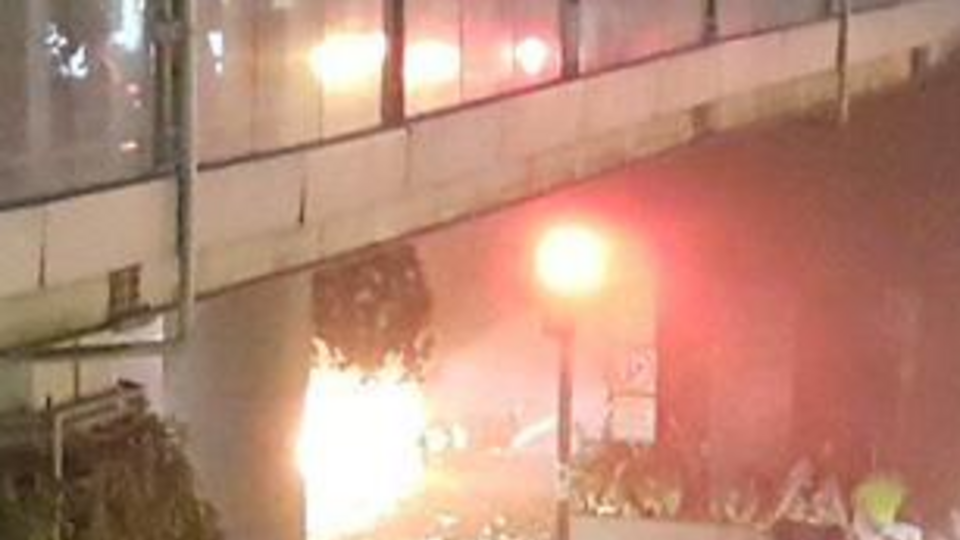 Учитывая характер взрыва, речь может идти о бомбе, сообщает BBC